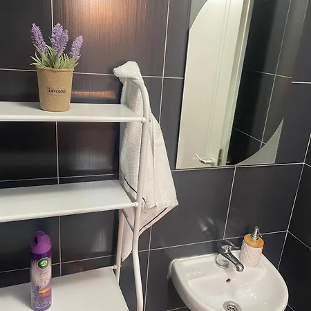 Charming Modern Near Center Free Parking & Fully Equipped 아파트 *