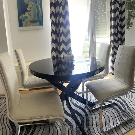 Charming Modern Near Center Free Parking & Fully Equipped 아파트